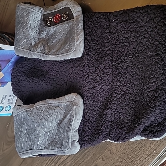 HomeMedics Weighted comfort wrap with vibration & soothing heat. - Picture 3 of 6